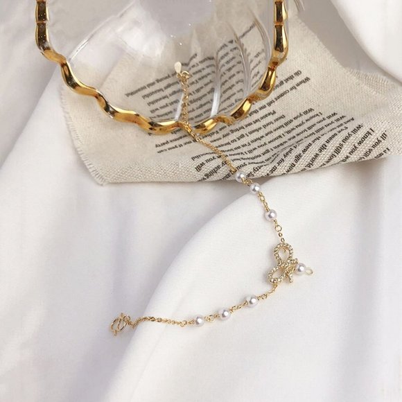 *NEW Yellow Gold Diamond Bow Knot Pearl Bracelet - Picture 4 of 10